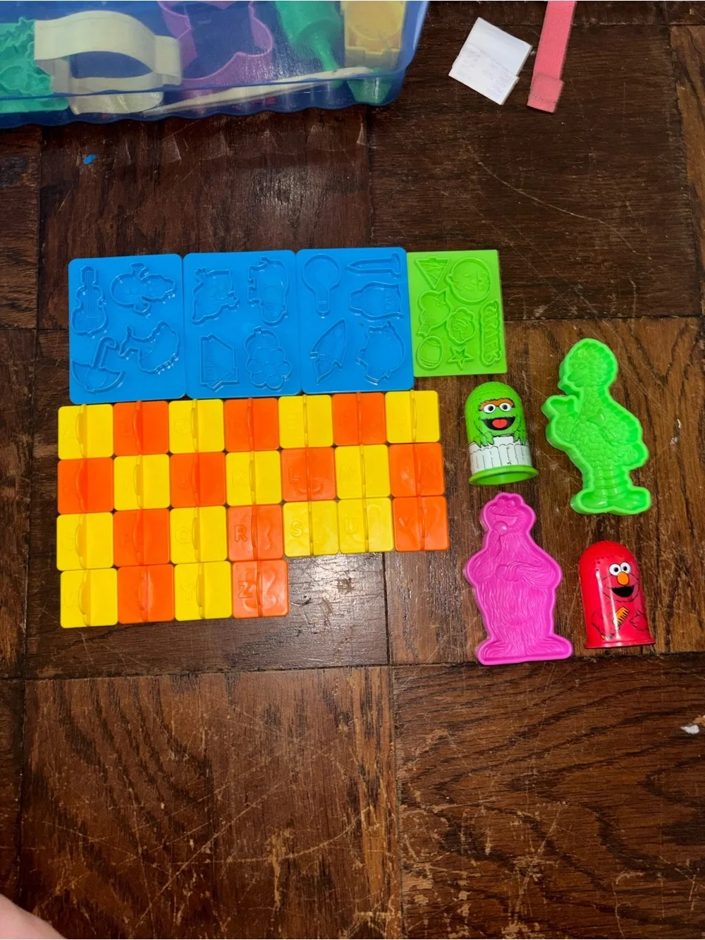 Play‑Doh Vintage Molds & Press Set - Pink Playset Pieces